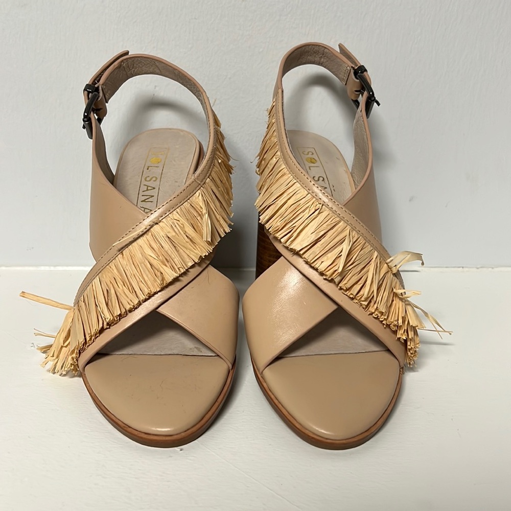 Brand new never worn nude heels with a fun detail